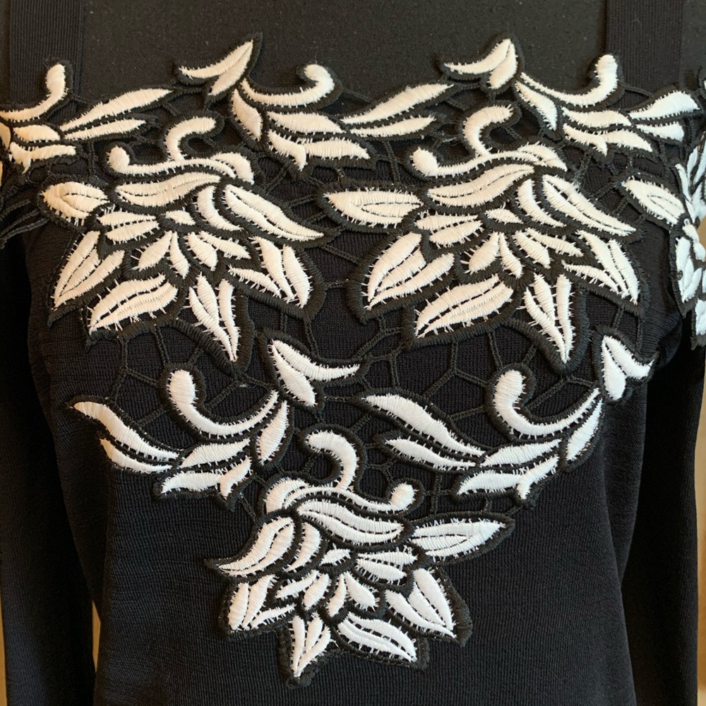Cold shoulder top - Picture 6 of 6